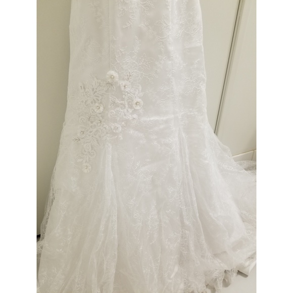 Never worn Bridal gown (bought for $1600!!!) - Picture 4 of 9